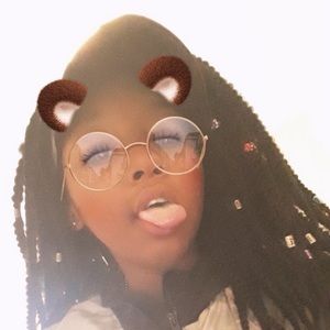 Meet your Posher, Mikia